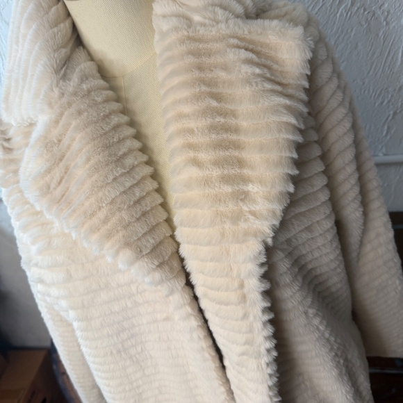 JASON WU Cream Faux Fur Midi Luxury Coat Jacket Sz M NWT - Picture 10 of 16